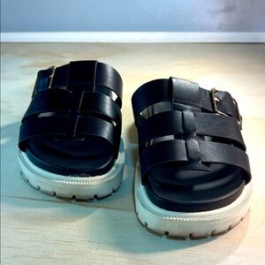 MIA  Black 3 Strap Sandels textured Sole in Cream Sz 8.5